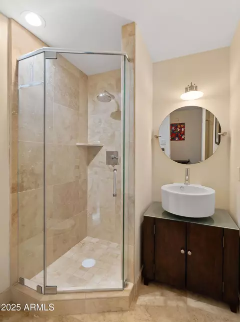 Bath - 2423 E Marshall Ave, Phoenix, AZ 85016 photo 6 of 8