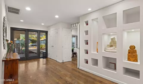 Entry Way - 2423 E Marshall Ave, Phoenix, AZ 85016 photo 1 of 2