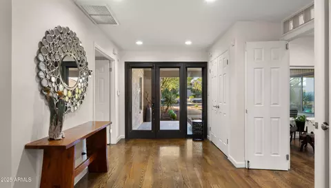 Entry Way - 2423 E Marshall Ave, Phoenix, AZ 85016 photo 2 of 2