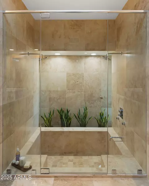 Bath - 2423 E Marshall Ave, Phoenix, AZ 85016 photo 3 of 8