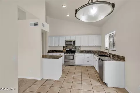 4307 E South Fork Dr, Phoenix, AZ 85044 photo 8