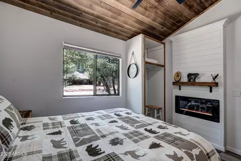 Bedroom - 3865 N Hunt Dr, Pine, AZ 85544 photo 5 of 7
