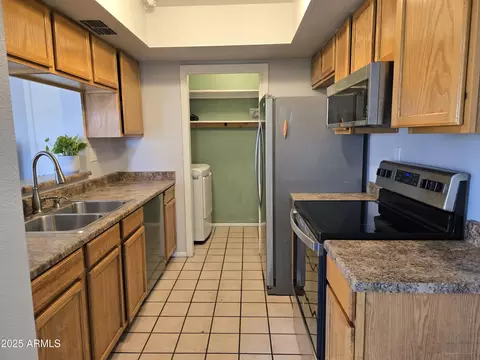 Kitchen - 4412 E Riverside St, Phoenix, AZ 85040 photo 3 of 3