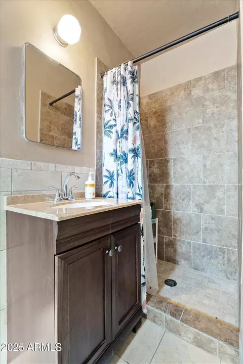Bath - 129 E Monte Way, Phoenix, AZ 85042 photo 3 of 3