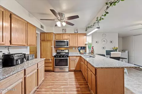 Kitchen - 129 E Monte Way, Phoenix, AZ 85042 photo 1 of 1