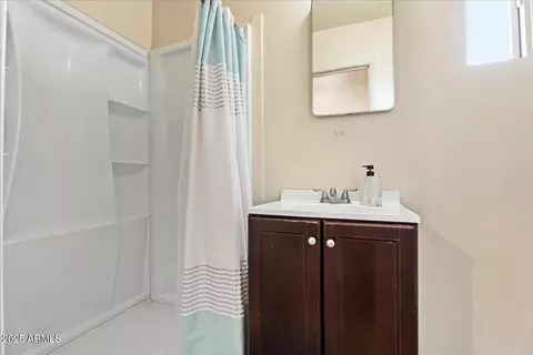 Bath - 129 E Monte Way, Phoenix, AZ 85042 photo 1 of 3