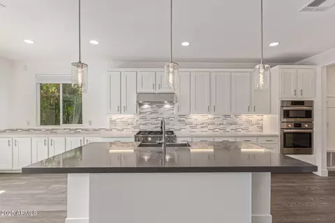 Kitchen - 3841 E Devonshire Ave, Phoenix, AZ 85018 photo 1 of 4
