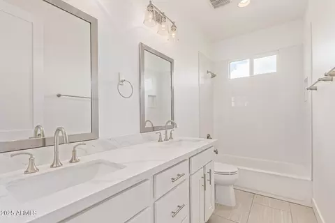 Bath - 3841 E Devonshire Ave, Phoenix, AZ 85018 photo 4 of 5