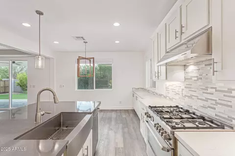Kitchen - 3841 E Devonshire Ave, Phoenix, AZ 85018 photo 4 of 4
