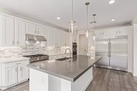 Kitchen - 3841 E Devonshire Ave, Phoenix, AZ 85018 photo 2 of 4
