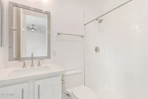 Bath - 3841 E Devonshire Ave, Phoenix, AZ 85018 photo 5 of 5