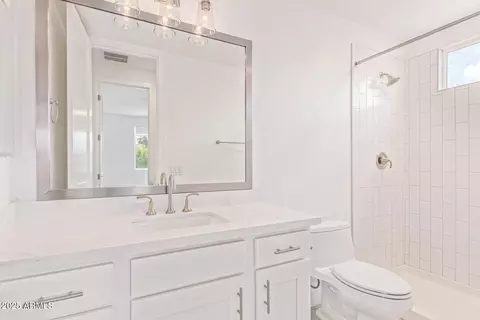 Bath - 3841 E Devonshire Ave, Phoenix, AZ 85018 photo 3 of 5