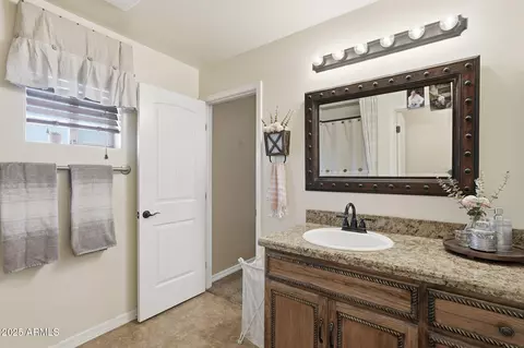 Bath - 3635 E Graythorn Way, Coolidge, AZ 85128 photo 2 of 3