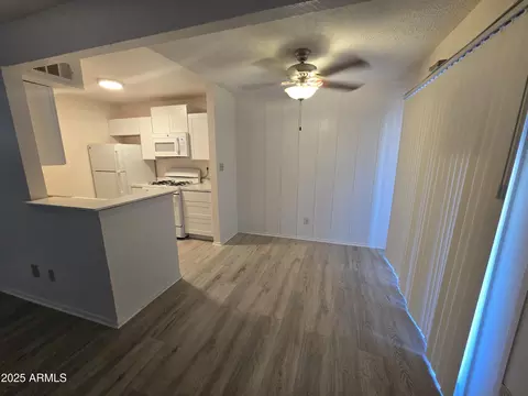 1701 W Tuckey Ln #104, Phoenix, AZ 85015