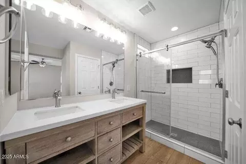 Bath - 3941 E Cat Balue Dr, Phoenix, AZ 85050 photo 2 of 4