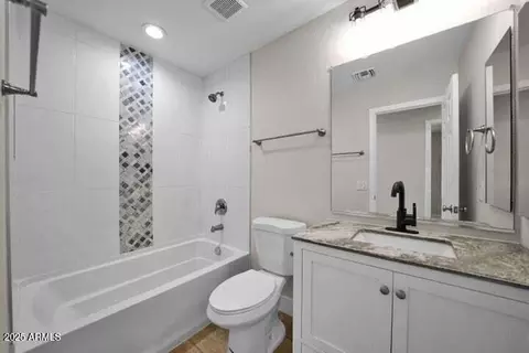 Bath - 3941 E Cat Balue Dr, Phoenix, AZ 85050 photo 4 of 4