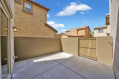 Exterior - 3941 E Cat Balue Dr, Phoenix, AZ 85050 photo 2 of 4