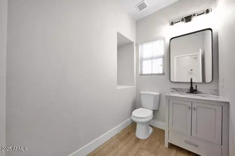 Bath - 3941 E Cat Balue Dr, Phoenix, AZ 85050 photo 1 of 4