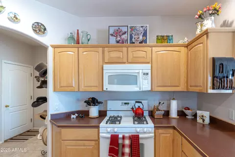 Kitchen - 7072 S Ridling Dr, Hereford, AZ 85615 photo 5 of 6