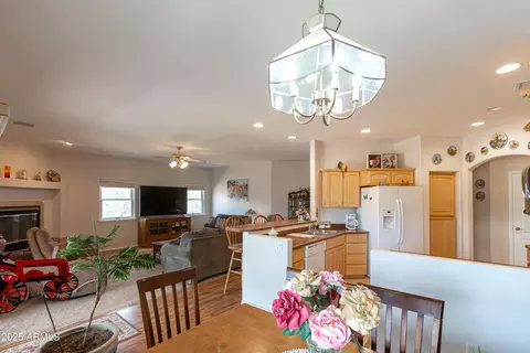 Dining - 7072 S Ridling Dr, Hereford, AZ 85615 photo 1 of 3