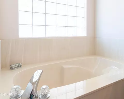 Bath - 7072 S Ridling Dr, Hereford, AZ 85615 photo 5 of 6