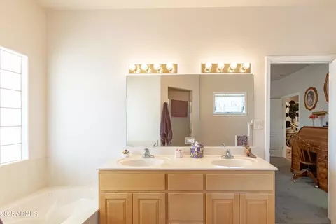 Bath - 7072 S Ridling Dr, Hereford, AZ 85615 photo 4 of 6