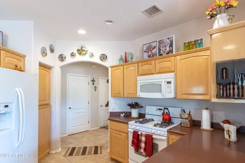 Kitchen - 7072 S Ridling Dr, Hereford, AZ 85615 photo 6 of 6