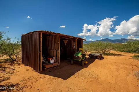 Exterior - 7072 S Ridling Dr, Hereford, AZ 85615 photo 5 of 13