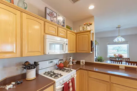 Kitchen - 7072 S Ridling Dr, Hereford, AZ 85615 photo 4 of 6