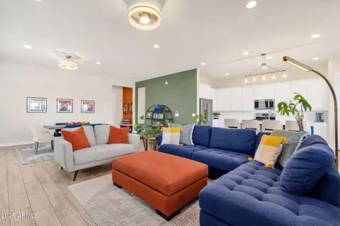 Living - 4336 E Austin Dr E, Gilbert, AZ 85296 photo 4 of 4