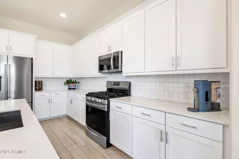 Kitchen - 4336 E Austin Dr E, Gilbert, AZ 85296 photo 4 of 5