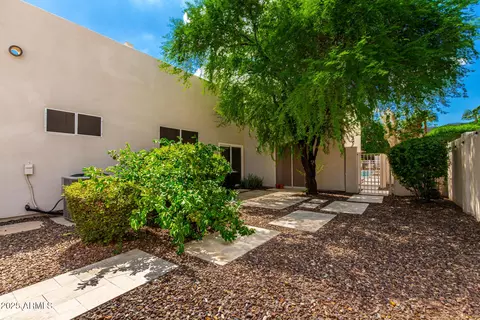 Exterior - 11626 S Tonalea Dr, Phoenix, AZ 85044 photo 14 of 21
