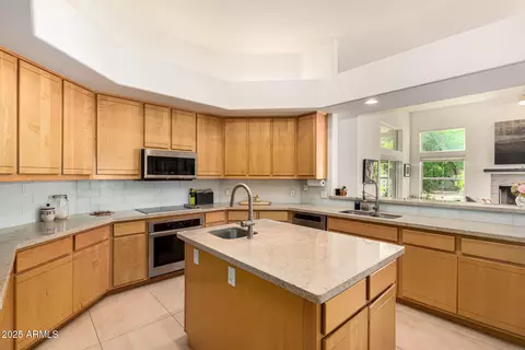 Kitchen - 11626 S Tonalea Dr, Phoenix, AZ 85044 photo 3 of 4