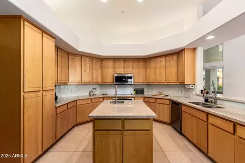 Kitchen - 11626 S Tonalea Dr, Phoenix, AZ 85044 photo 2 of 4