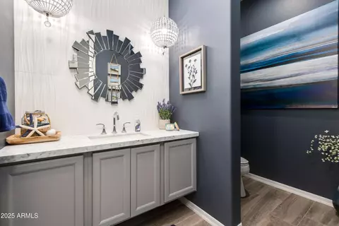 Bath - 3732 E Maffeo Rd, Phoenix, AZ 85050 photo 1 of 7