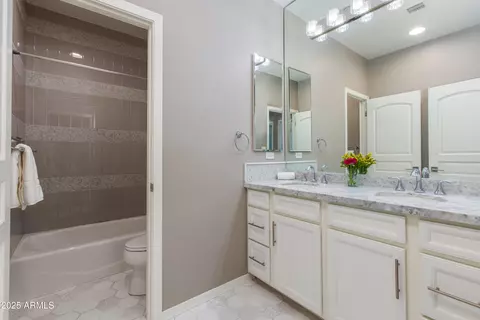 Bath - 3732 E Maffeo Rd, Phoenix, AZ 85050 photo 6 of 7