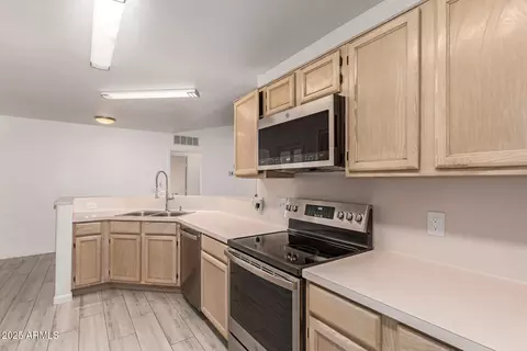 Kitchen - 1426 E Redfield Rd, Gilbert, AZ 85234 photo 2 of 3
