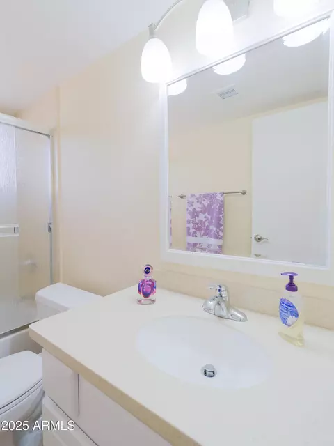 Bath - 1216 E Winged Foot Rd, Phoenix, AZ 85022 photo 2 of 5