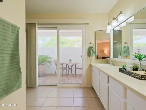 Bath - 1216 E Winged Foot Rd, Phoenix, AZ 85022 photo 4 of 5