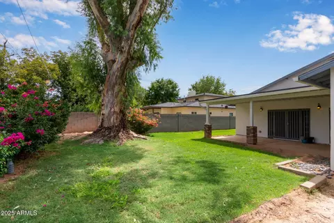 Exterior - 1002 E Medlock Dr, Phoenix, AZ 85014 photo 6 of 7