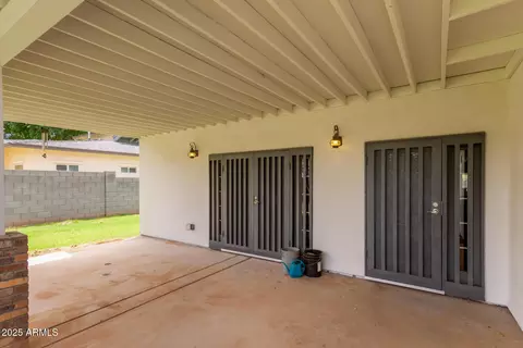 Exterior - 1002 E Medlock Dr, Phoenix, AZ 85014 photo 4 of 7