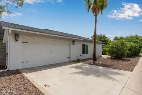 Exterior - 1002 E Medlock Dr, Phoenix, AZ 85014 photo 5 of 7
