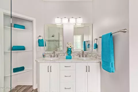 Bath - 1002 E Medlock Dr, Phoenix, AZ 85014 photo 1 of 3