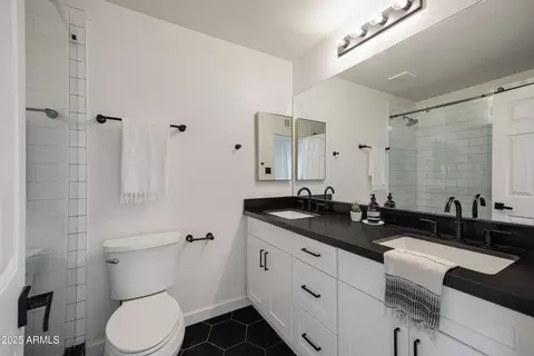 Bath - 1708 E Solano Dr, Phoenix, AZ 85016 photo 3 of 4