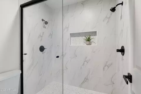 Bath - 1708 E Solano Dr, Phoenix, AZ 85016 photo 2 of 4