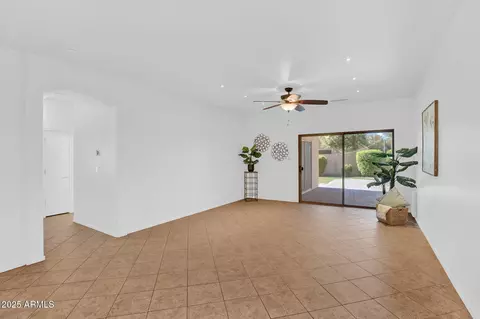 10154 E Kilarea Ave, Mesa, AZ 85209 photo 3