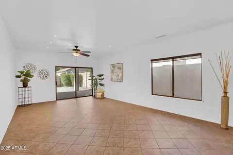 10154 E Kilarea Ave, Mesa, AZ 85209 photo 2