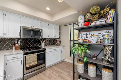 Kitchen - 815 E Grovers Ave #55, Phoenix, AZ 85022 photo 2 of 5