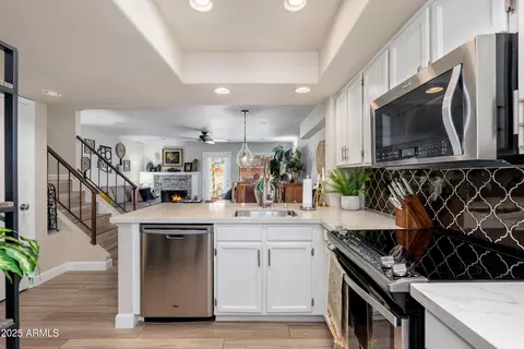 Kitchen - 815 E Grovers Ave #55, Phoenix, AZ 85022 photo 4 of 5