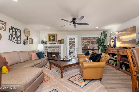 Living - 815 E Grovers Ave #55, Phoenix, AZ 85022 photo 1 of 3